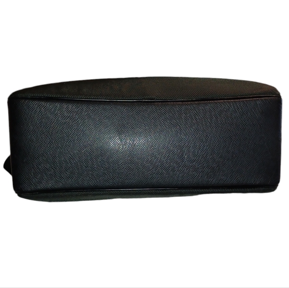 ✨️LOUIS VUITTON TAIGA TAIMYR MESSENGER BAG - Picture 4 of 15